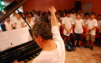 Formidable rencontre avec le soliste international Pascal Gallet et 50 enfants du collège de Tipaerui