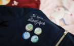 Une ligne de vêtements d'enfants pour dire : "je suis allergique"
