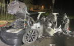 Une toute nouvelle Tesla "Plaid" prend feu avec le conducteur au volant