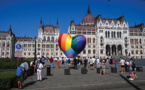 Hongrie: contre une loi "homophobe", un coeur arc-en-ciel devant le Parlement