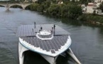 Le Planet Solar, plus grand bateau solaire du monde à Paris après sa mission "gulf stream"