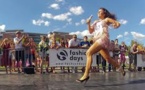 Le 100 m en talons aiguilles et une chèvre sur un skate-board, cru 2014 du Guinness