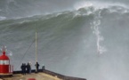 Les surfeurs de vagues géantes de retour au Portugal