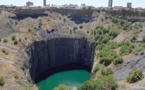 Opération de secours réussie pour un chien tombé dans le "Big Hole" de Kimberley