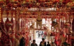 Débauche de décorations dans les centres commerciaux de Hong Kong pour attirer les Chinois