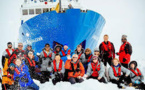 Navire bloqué dans l'Antarctique: arrivée des passagers en Australie