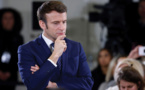 Présidentielle: entre campagne et Ukraine, le difficile "en même temps" de Macron