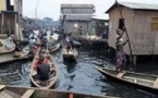 L'école flottante, un îlot d'espoir au milieu du bidonville sur pilotis de Lagos
