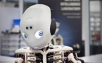 Enfant ou singe, les robots à la conquête du salon high-tech Cebit