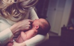Inciser la langue des bébés, une opération trop à la mode