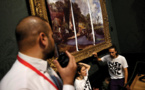 A Londres, deux militants écologistes se collent à un tableau de la National Gallery