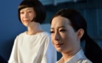 Japon: présentation de deux robots androïdes plus vrais que nature