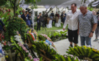 Fleurs et larmes pour le 20e anniversaire des attentats de Bali