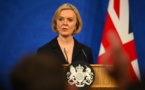 Liz Truss menacée, se résout à de nouvelles concessions et remplace son ministre des Finances