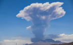 Le volcan chilien Lascar envoie un signal sismique et augmente son activité