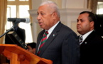 Bainimarama enfile les habits de dirigeant démocratique