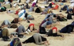 Climat: des "autruches" humaines la tête dans le sable à Sydney pour alerter le G20