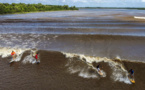 Une vague d'eau douce met les surfeurs au défi en Amazonie