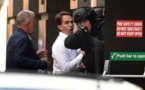 Prise d'otages de Sydney: un drapeau islamique noir déployé, sortie de cinq personnes