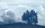 Indonésie: le volcan Anak Krakatoa en éruption, une colonne de cendres de 3 km projetée dans le ciel