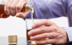 Travailler trop peut conduire à boire trop d'alcool