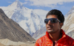Un alpiniste pakistanais nettoie le K2 en hommage à son père disparu
