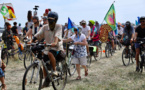 Bassines: des "camarades pédaleurs" s'élancent près de Sainte-Soline, direction Paris