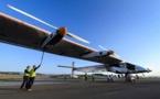 Solar Impulse 2 a décollé pour un tour du monde: "l'aventure a commencé"