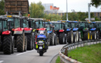 Les agriculteurs bloquent des autoroutes en région parisienne, nouveau rendez-vous avec Attal