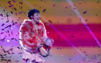 Retour en Suisse triomphal pour l'interprète Nemo après son sacre à l'Eurovision