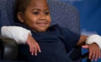 Un enfant de huit ans devient le plus jeune greffé des deux mains