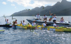 Les rameurs de Moorea rendent hommage à Maitha Moeino