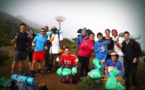 Des cimes de l'Aorai, 50 kg de déchets redescendus dans la vallée
