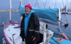 A 69 ans, à bord d'un voilier de six mètres, elle est partie de France pour Moorea