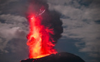 Indonésie: le Mont Ibu entré en éruption au moins 1.000 fois ce mois-ci