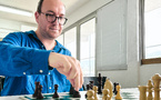 Un grand maître du jeu d'échecs à Tahiti
