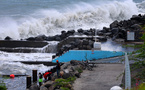La Réunion sous la menace d'un cyclone, alerte rouge attendue jeudi