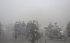 Pékin plongé sous un brouillard polluant déclenche une 2e alerte rouge