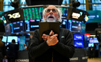 Guerre commerciale: les Bourses européennes reculent, le dollar s'enfonce