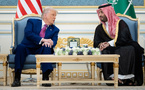 En Arabie saoudite, Trump promet de repartir avec de "nombreux chèques"