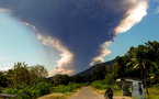 Indonésie: plus d'une vingtaine de vols annulés après l'éruption d'un volcan