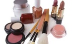 Cosmétiques: substances "préoccupantes" dans 185 produits