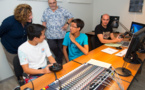 La directrice générale des enseignements scolaires visite le studio audiovisuel de la DGEE