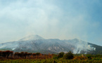 Italie: incendie sur les flancs du Vésuve, fermé aux touristes