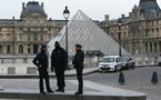 Huit bijoux "inestimables" dérobés au Louvre, quatre malfaiteurs recherchés