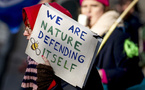 Pays-Bas: des dizaines de milliers de manifestants pour le climat avant les élections législatives