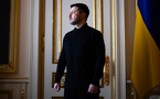 Après quatre ans d'invasion, l'Ukraine ne "perd pas" la guerre, dit Zelensky à l'AFP