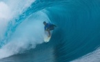 Le Français Marco Mignot prend la porte d’entrée à Teahupo’o