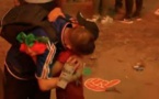 Euro-2016: le supporter français consolé par un jeune fan de la Selecçao invité à visiter le Portugal
