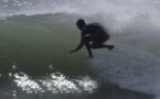Insolite: Ils surfent...sans planche! (Vidéo)
